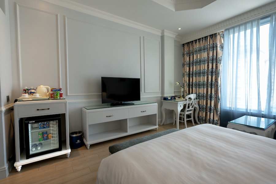 Does Mounting Tv Damage Wall? The Pros And Cons Of Mounting Your Tv